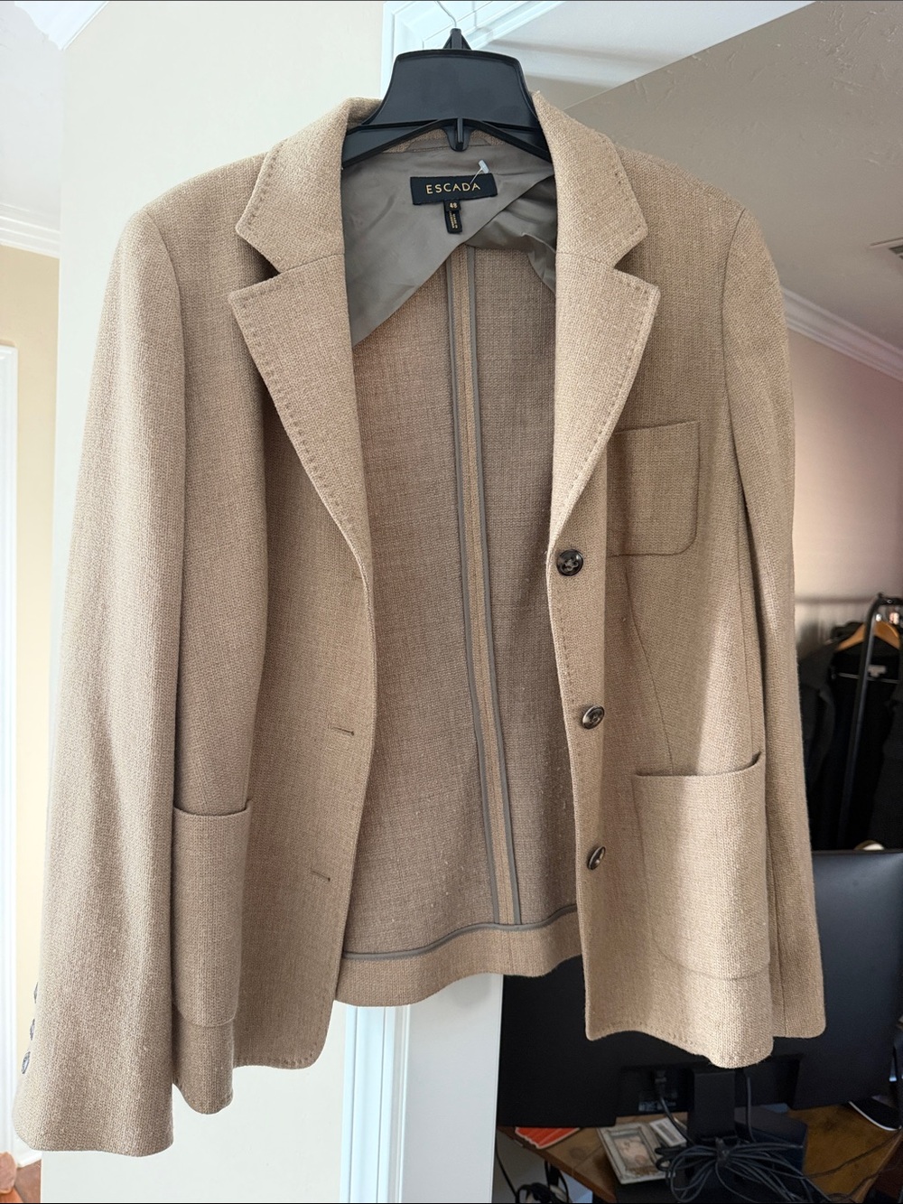 Escada Neutral Beige Tailored Blazer